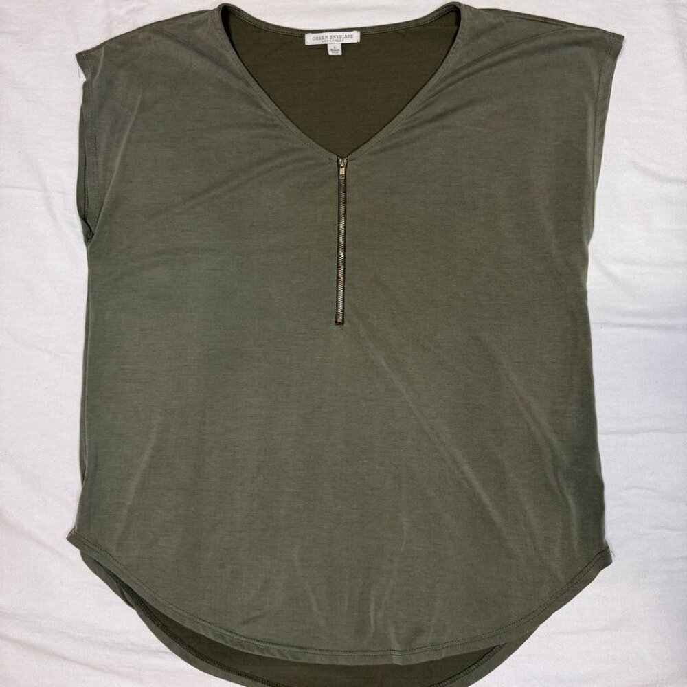 Green Envelope LA Women's Size L Olive Green V-Neck Top Blouse Zipper